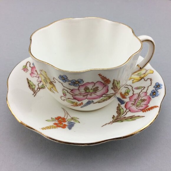 Taylor & Kent Vintage Fine Bone China Teacup and Saucer Flowers - Picture 1 of 10